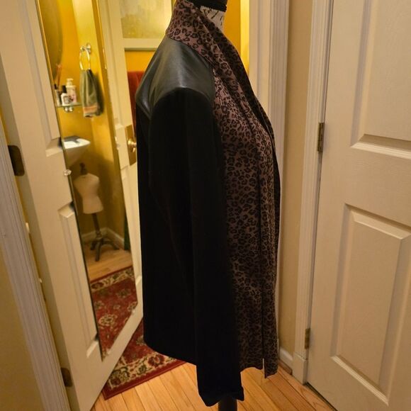 FAUX SUEDE/ FAUX LEATHER OPEN LEOPARD JACKET - Picture 3 of 8